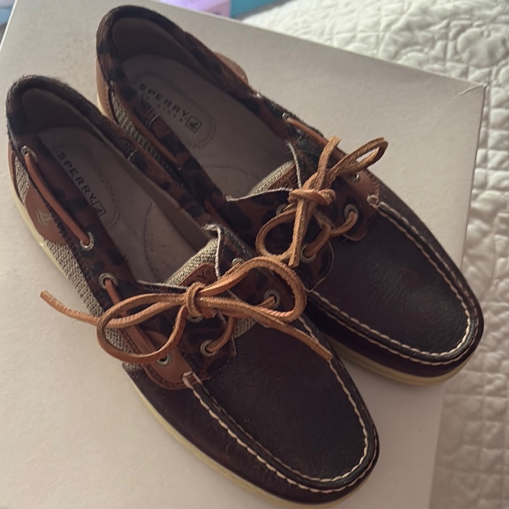 Sperry Brown Leather Flats with Moccasin Stitching